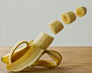 Placki bananowe bez jajek. Szybka i łatwa przekąska dla dużych i małych łasuchów