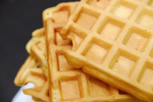 Gofry z mąki orkiszowej. Gofry w różnych odmianach – z czego je przyrządzać? Przepis na gofry bez jajek